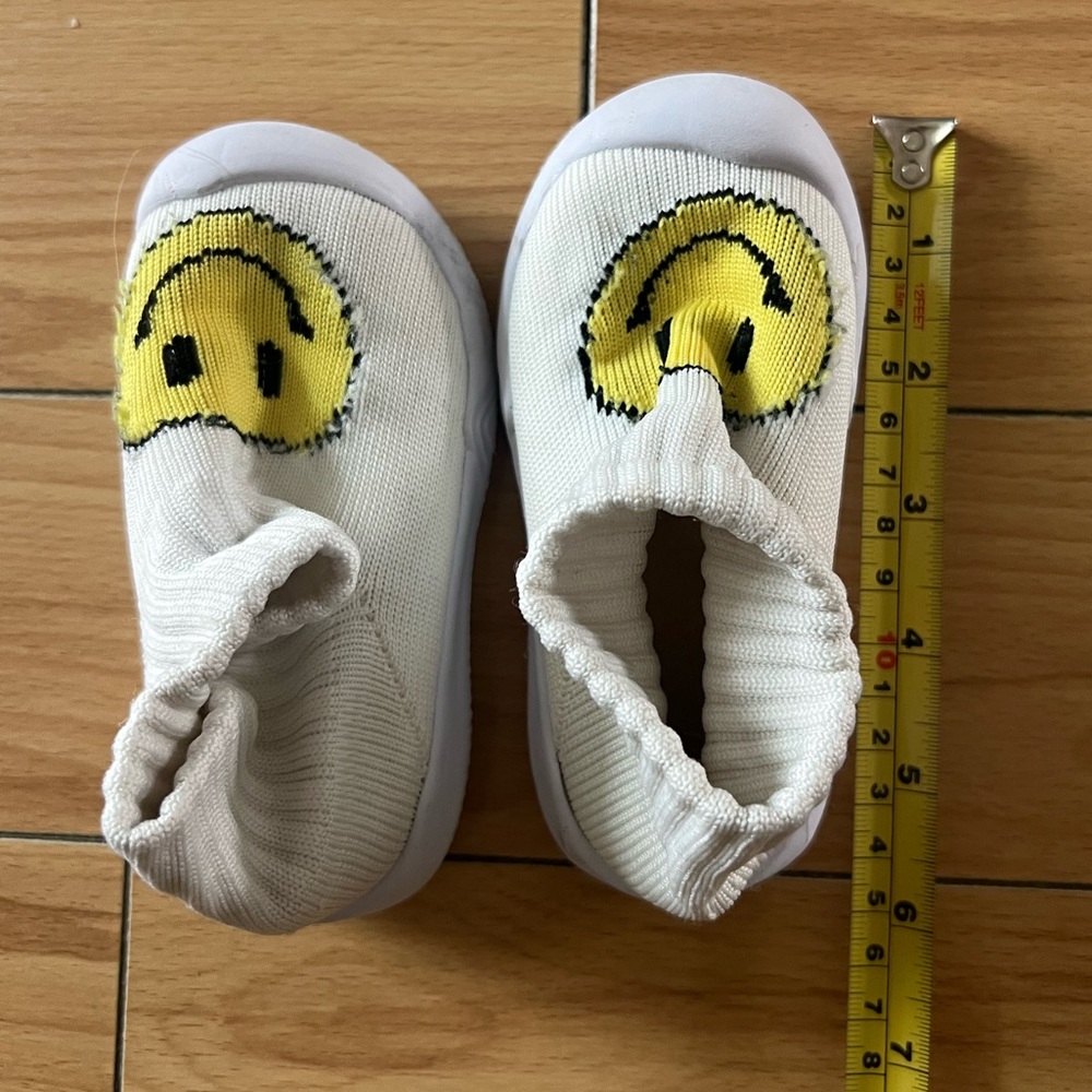 Toddler Sock Shoes White and Yellow Smiley Face Baby Year 1-3 years Size 8 - Picture 2 of 5
